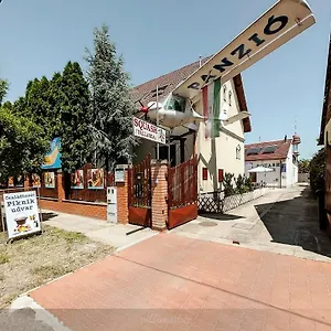  Bed & Breakfast Pilota Panzio Maďarsko